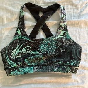 Lululemon size 4 sports bra